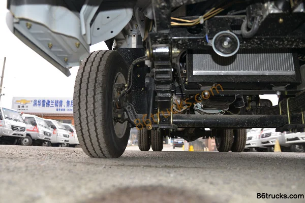 Dongfeng Xiaobawang W15 1.5L 113 hp 4X2(6 wheels) 3.35m Single Row Flatbed Light Truck (China VI) Chassis (2) | 86Trucks