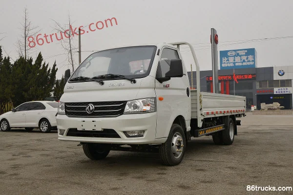 Dongfeng Xiaobawang W17 102 hp 4X2(6 wheels) 3.95 m single-row flatbed micro truck (air brake) Exterior (3) | 86Trucks
