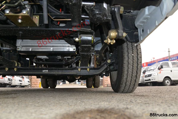 Dongfeng Xiaobawang W17 102 hp 4X2(6 wheels) 3.95 m single-row flatbed micro truck (air brake) Chassis (3) | 86Trucks
