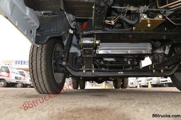 Dongfeng Xiaobawang W17 102 hp 4X2(6 wheels) 3.95 m single-row flatbed micro truck (air brake) Chassis (2) | 86Trucks