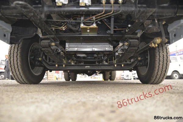 Dongfeng Xiaobawang W17 102 hp 4X2(6 wheels) 3.95 m single-row flatbed micro truck (air brake) Chassis (1) | 86Trucks