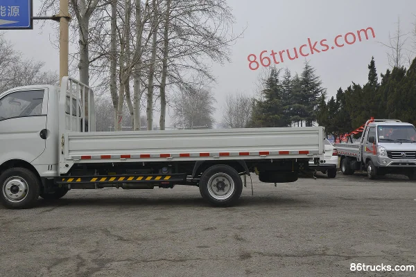 Dongfeng Xiaobawang W17 102 hp 4X2(6 wheels) 3.95 m single-row flatbed micro truck (air brake) Body (2) | 86Trucks