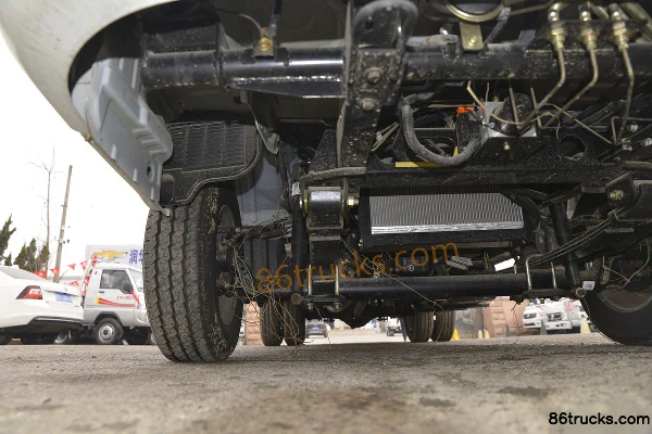 Dongfeng Xiaobawang W17 1.5L 113hp 4X2(6 wheels) 2.7m Double Row Flatbed Light Truck (China VI) Chassis (2) | 86Trucks