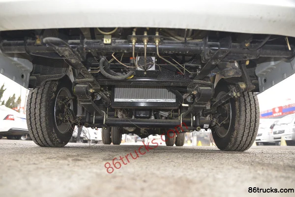 Dongfeng Xiaobawang W17 1.5L 113hp 4X2(6 wheels) 2.7m Double Row Flatbed Light Truck (China VI) Chassis (1) | 86Trucks