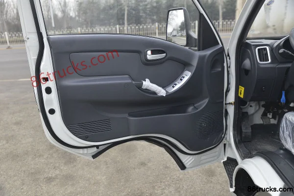 Dongfeng Xiaobawang W17 1.5L 113hp 4X2(6 wheels) 3.92m single-row flatbed light truck (China VI) Cab (3) | 86Trucks