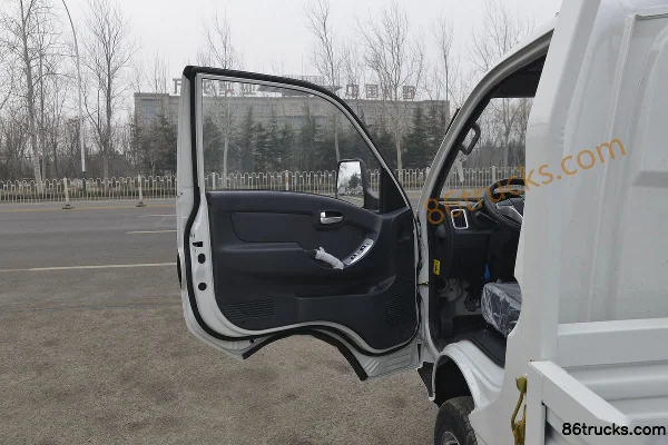 Dongfeng Xiaobawang W17 1.5L 113hp 4X2(6 wheels) 3.92m single-row flatbed light truck (China VI) Cab (1) | 86Trucks