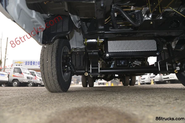 Dongfeng Xiaobawang W17 1.5L 113hp 4X2(6 wheels) 3.92m single-row flatbed light truck (China VI) Chassis (2) | 86Trucks