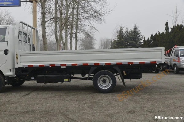 Dongfeng Xiaobawang W17 1.5L 113hp 4X2(6 wheels) 3.92m single-row flatbed light truck (China VI) Body (2) | 86Trucks