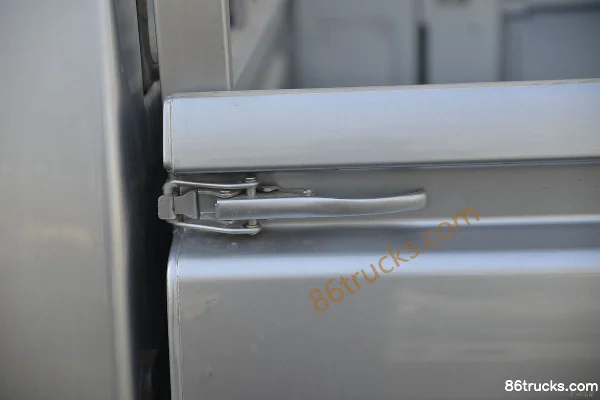 Foton Sapphire 2018 Deluxe Edition 2.4L Gasoline 134 hp 4WD Double Cab Long Box Pickup Official Photos (2) | 86Trucks