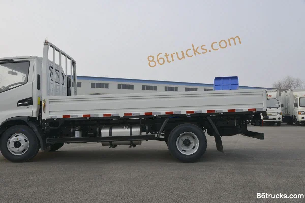 JAC Shuailing E Medium 132 ch 4X2(6 roues) 4,235 m camion plateau à ridelles cabine simple Carrosserie (2) | 86Trucks