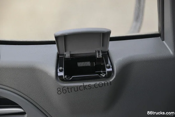 JAC Shuailing E Medium Body 150hp 4X2(6 wheels) 4.22m single-row flatbed light truck (China VI) Cab (2) | 86Trucks