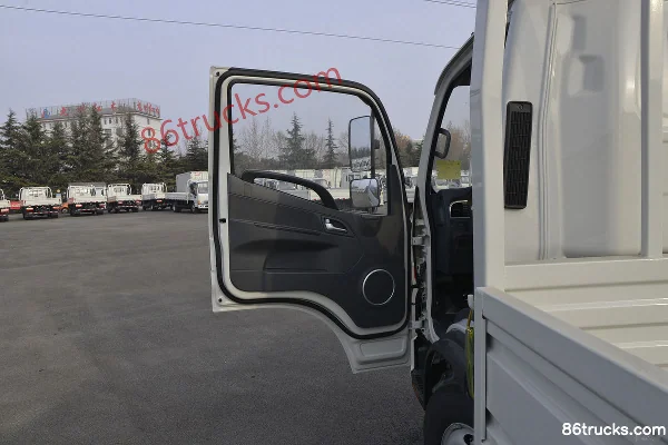 JAC Shuailing E Medium Body 150hp 4X2(6 wheels) 4.22m single-row flatbed light truck (China VI) Cab (1) | 86Trucks