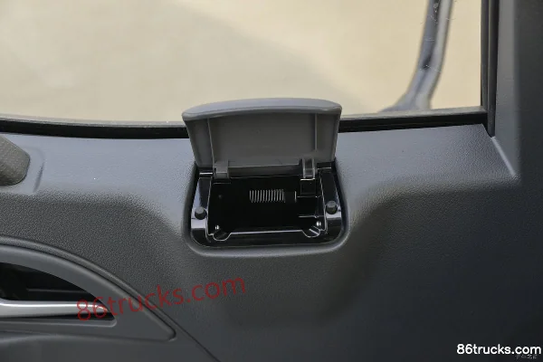JAC Shuailing E Medium Body 132 hp 4X2(6 wheels) 4.15m Single Row Van Light Truck Cab (3) | 86Trucks