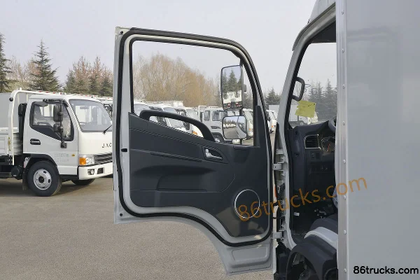 JAC Shuailing E Medium Body 132 hp 4X2(6 wheels) 4.15m Single Row Van Light Truck Cab (1) | 86Trucks