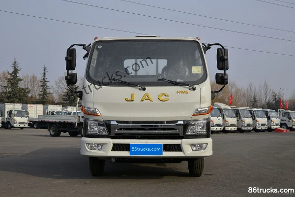 JAC Shuailing E Medium Body 152 hp 4X2(6 wheels) 3.905m semi-cab flatbed truck Exterior (2) | 86Trucks