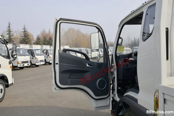 JAC Shuailing E Medium Body 152 hp 4X2(6 wheels) 3.905m semi-cab flatbed truck (1) | 86Trucks