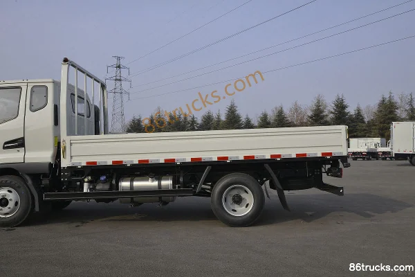 JAC Shuailing E Medium Body 152 hp 4X2(6 wheels) 3.905m semi-cab flatbed truck (2) | 86Trucks