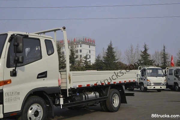 JAC Shuailing E Medium Body 152 hp 4X2(6 wheels) 3.905m semi-cab flatbed truck (1) | 86Trucks
