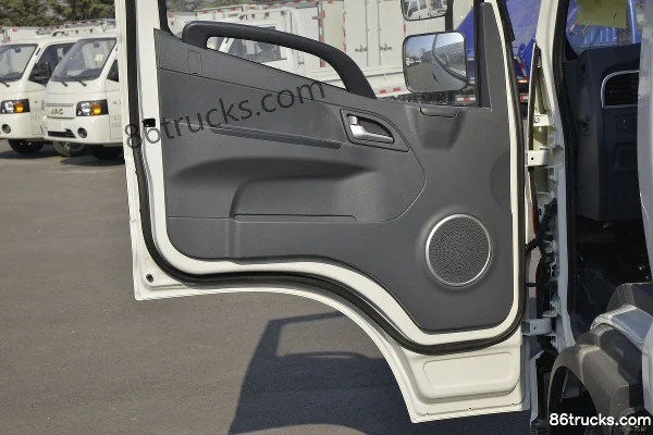JAC Shuailing E version intermédiaire 152 ch 4X2(6 roues) camion léger fourgon cabine simple 4,15 m (2) | 86Trucks