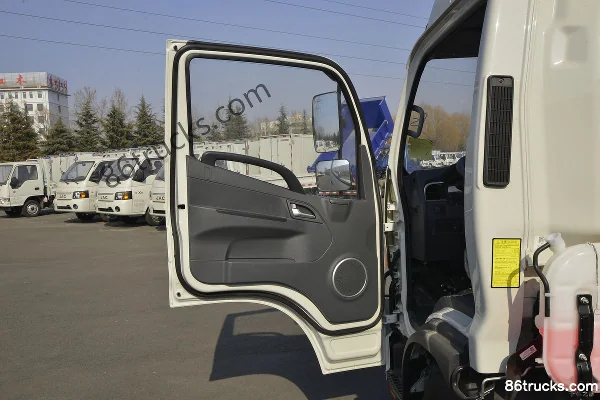 JAC Shuailing E version intermédiaire 152 ch 4X2(6 roues) camion léger fourgon cabine simple 4,15 m (1) | 86Trucks