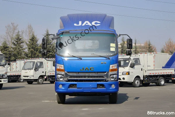 JAC Shuailing Q7 Comfort Edition 160hp 4X2(6 wheels) 4.845m Semi-row Cage Cargo Truck (China VI) Exterior (2) | 86Trucks