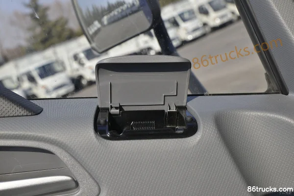 JAC Shuailing Q7 Comfort Edition 160hp 4X2(6 wheels) 4.845m Semi-row Cage Cargo Truck (China VI) Cab (3) | 86Trucks