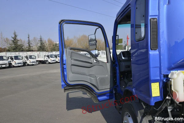 JAC Shuailing Q7 Comfort Edition 160hp 4X2(6 wheels) 4.845m Semi-row Cage Cargo Truck (China VI) Cab (1) | 86Trucks