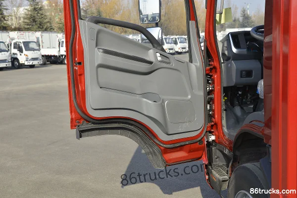 JAC Shuailing Q7 154 hp 4X2(6 wheels) 4.845m semi-row box light truck Cab (2) | 86Trucks