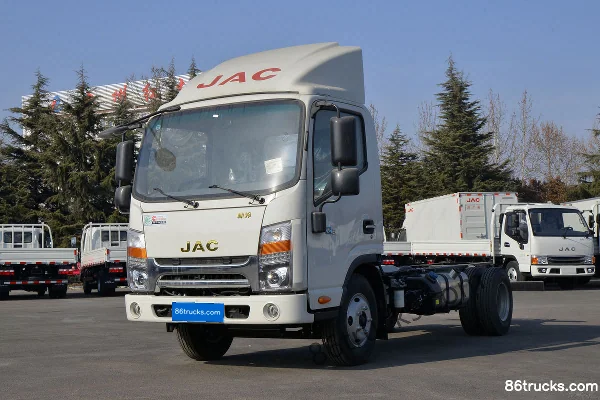 JAC Shuailing Q3 130 hp 4X2(6 wheels) 4.18m Single Row Stake Light Truck (Ratio 4.875) Exterior (3) | 86Trucks