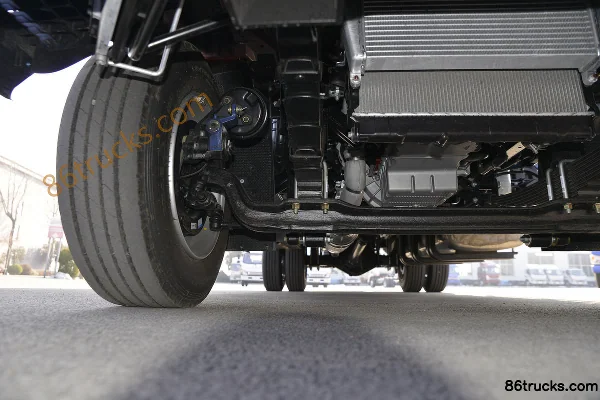 JAC Shuailing Q7 154 hp 4X2(6 wheels) 4.845m semi-row box light truck Chassis (2) | 86Trucks