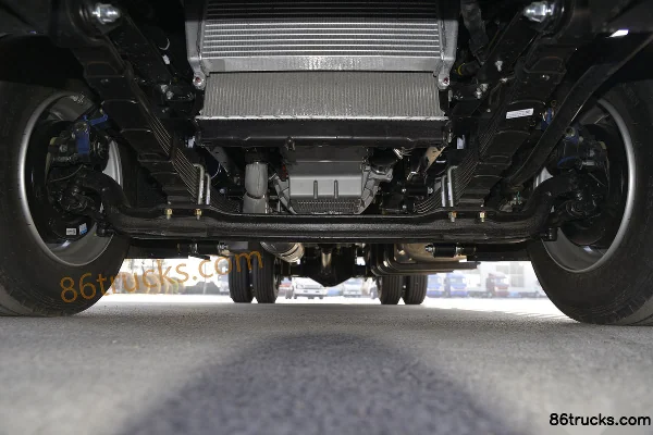 JAC Shuailing Q7 154 hp 4X2(6 wheels) 4.845m semi-row box light truck Chassis (1) | 86Trucks