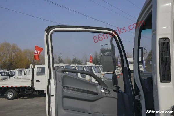 JAC Shuailing Q3 130 hp 4X2(6 wheels) 4.18m Single Row Stake Light Truck (Ratio 4.875) Cab (2) | 86Trucks