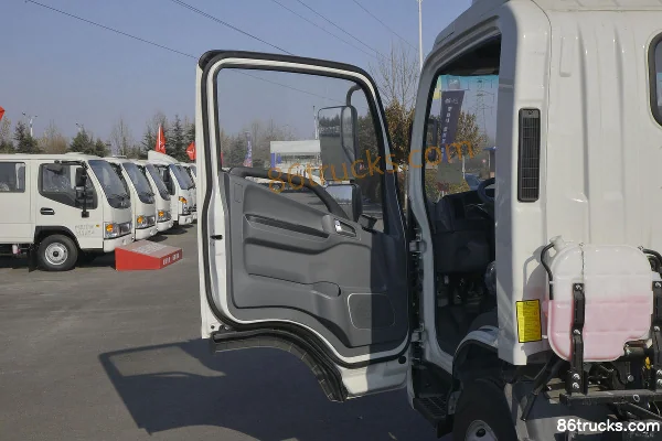 JAC Shuailing Q3 130 hp 4X2(6 wheels) 4.18m Single Row Stake Light Truck (Ratio 4.875) Cab (1) | 86Trucks
