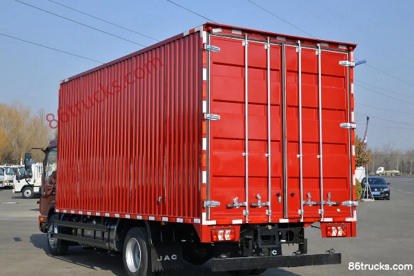 JAC Shuailing Q7 154 hp 4X2(6 wheels) 4.845m semi-row box light truck Body (3) | 86Trucks