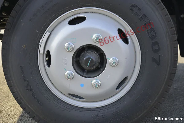 JAC Shuailing Q3 130 hp 4X2(6 wheels) 4.18m Single Row Stake Light Truck (Ratio 4.875) Chassis (3) | 86Trucks