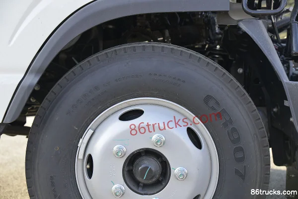 JAC Shuailing Q3 130 hp 4X2(6 wheels) 4.18m Single Row Stake Light Truck (Ratio 4.875) Chassis (2) | 86Trucks
