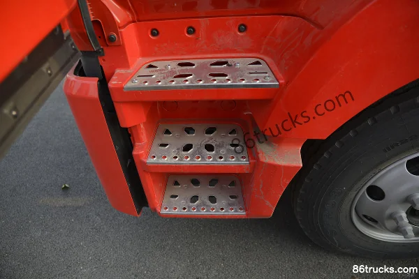 JAC Gallop A5X medium truck 220 hp 4X2(6 wheels) 6.8m stake cargo truck Cab (3) | 86Trucks