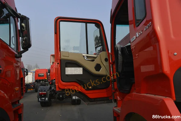 JAC Gallop A5X medium truck 220 hp 4X2(6 wheels) 6.8m stake cargo truck Cab (1) | 86Trucks