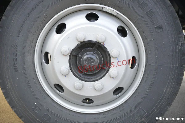 JAC Gallop A5X medium truck 220 hp 4X2(6 wheels) 6.8m stake cargo truck Chassis (3) | 86Trucks