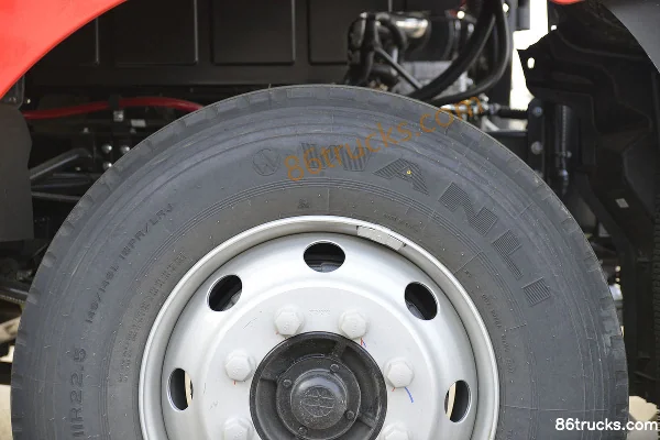 JAC Gallop A5X medium truck 220 hp 4X2(6 wheels) 6.8m stake cargo truck Chassis (2) | 86Trucks