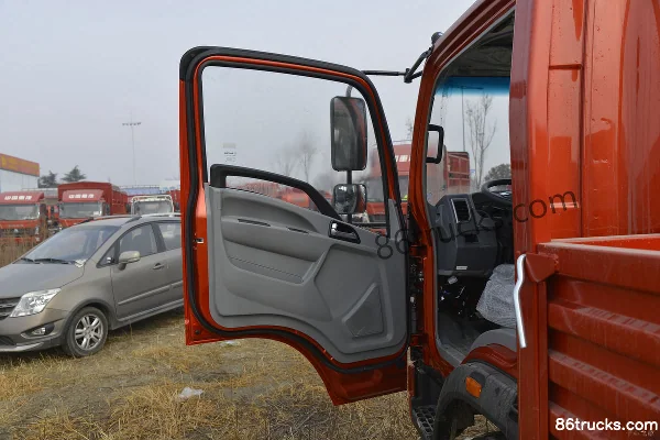 Sinotruk HOWO Tongshuai Lightweight 129hp 4X2(6 wheels) 4.165m Single-row Flatbed Light Truck Cab (1) | 86Trucks