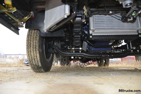 Sinotruk HOWO Tongshuai Lightweight 129hp 4X2(6 wheels) 4.165m Single-row Flatbed Light Truck Chassis (2) | 86Trucks