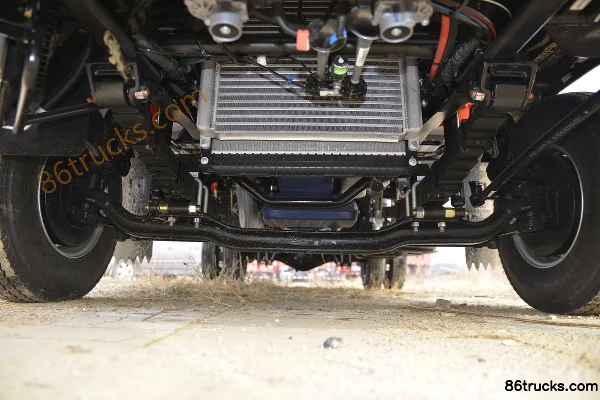 Sinotruk HOWO Tongshuai Lightweight 129hp 4X2(6 wheels) 4.165m Single-row Flatbed Light Truck Chassis (1) | 86Trucks