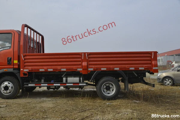 Sinotruk HOWO Tongshuai Lightweight 129hp 4X2(6 wheels) 4.165m Single-row Flatbed Light Truck Body (2) | 86Trucks