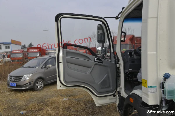 Sinotruk HOWO ZhuiMeng Classic 110 ch 4X2(6 roues) 3,65 m cabine simple camion léger à plateau (WLY 6 vitesses) (1) | 86Trucks