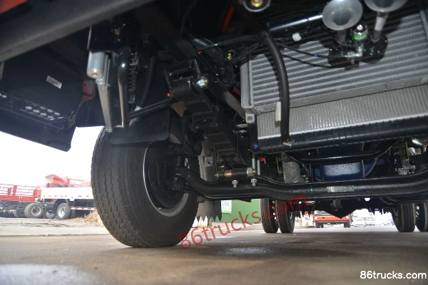Sinotruk HOWO Tongsheng 130 ch 4X2(6 roues) 4,15 m camion fourgon à cabine simple Châssis (2) | 86Trucks