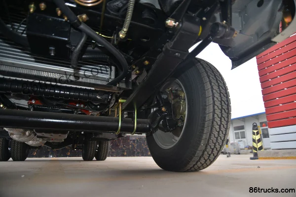 Beiqi Heibao H7 88 hp 4X2(6 wheels) 2.595m double-row flatbed truck Chassis (3) | 86Trucks