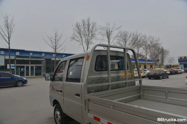 Beiqi Heibao H7 88 hp 4X2(6 wheels) 2.595m double-row flatbed truck Body (3) | 86Trucks