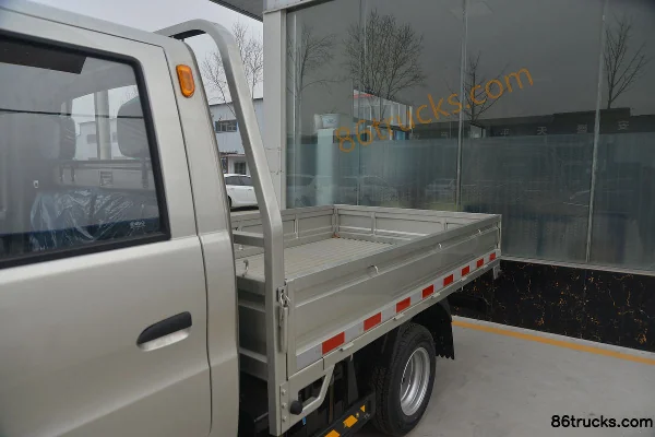 Beiqi Heibao H7 88 hp 4X2(6 wheels) 2.595m double-row flatbed truck Body (1) | 86Trucks