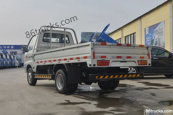BAIC Black Panther H7 1.8L 68 hp 4X2(6 wheels) Diesel 3.3m Single Row Flatbed Light Truck Body (2) | 86Trucks